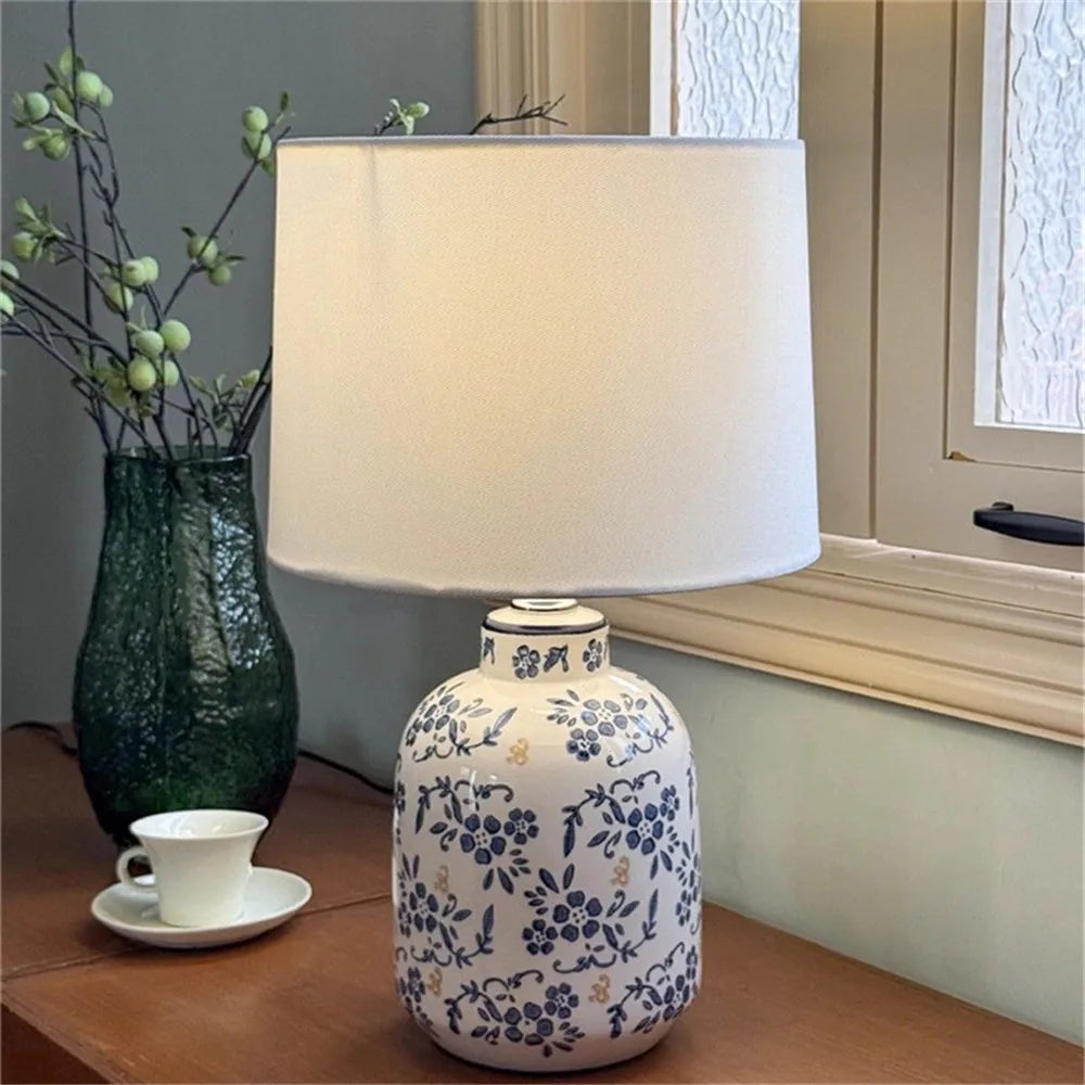 Contemporary Luxury Ceramic Table Lamp LED American Living Room Bedroom Study Villa LED Retro Creativity Bedside Desk Light