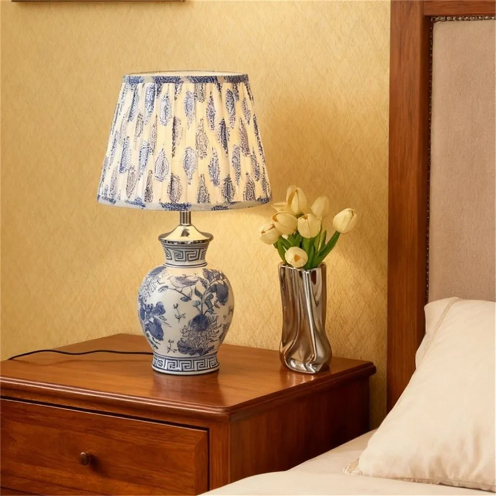 Contemporary Luxury Ceramic Table Lamp LED American Living Room Bedroom Study Villa LED Retro Creativity Bedside Desk Light