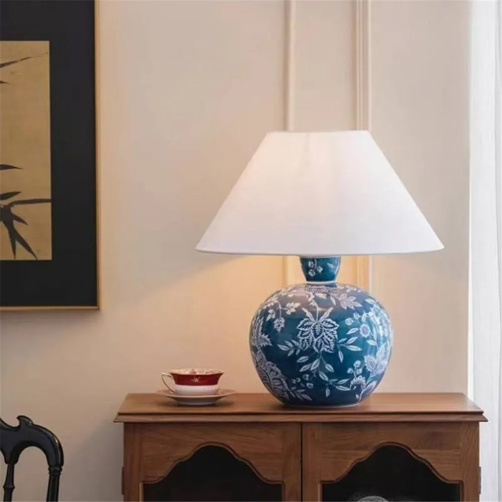 Contemporary Luxury Ceramic Table Lamp LED American Living Room Bedroom Study Villa LED Retro Creativity Bedside Desk Light