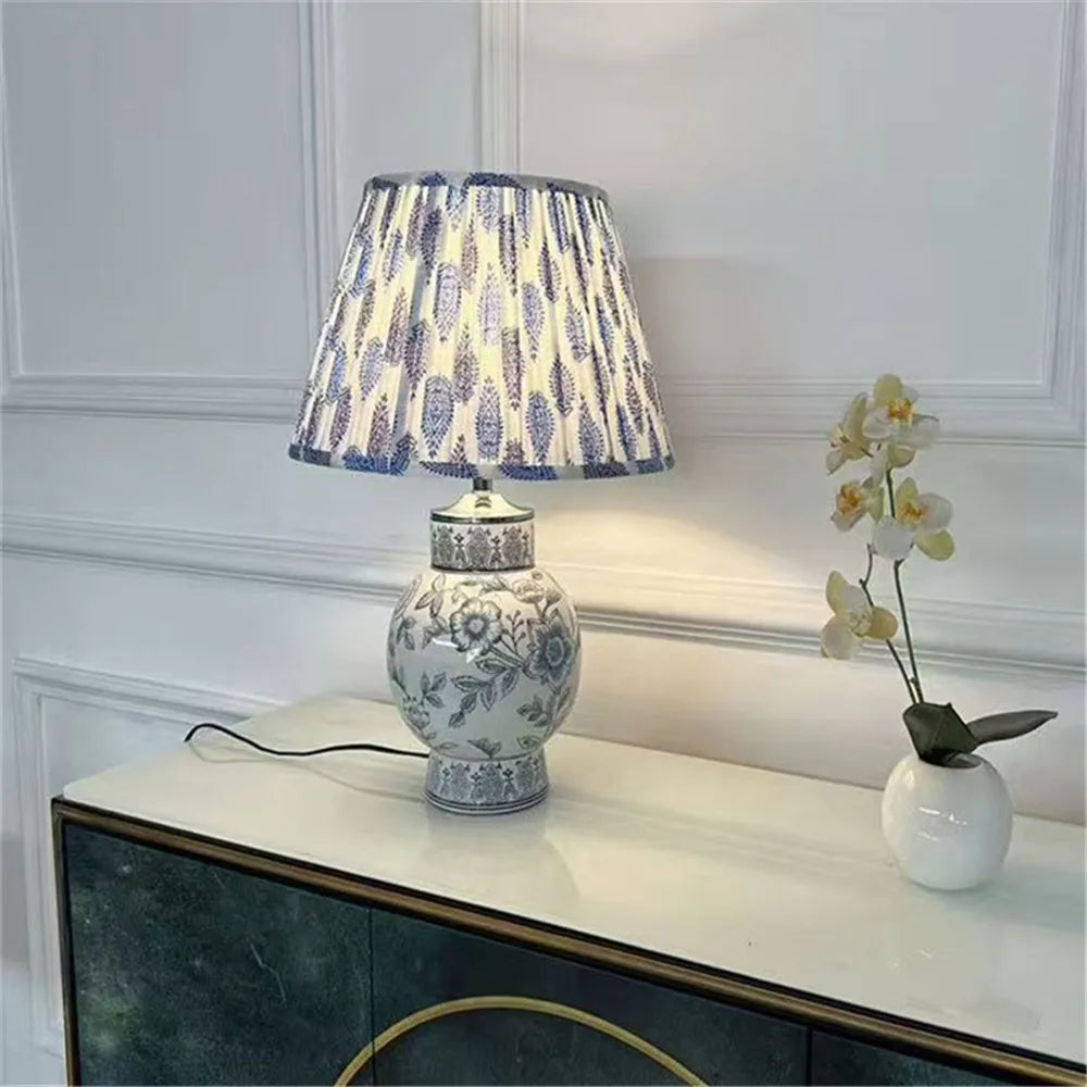 Contemporary Luxury Ceramic Table Lamp LED American Living Room Bedroom Study Villa LED Retro Creativity Bedside Desk Light