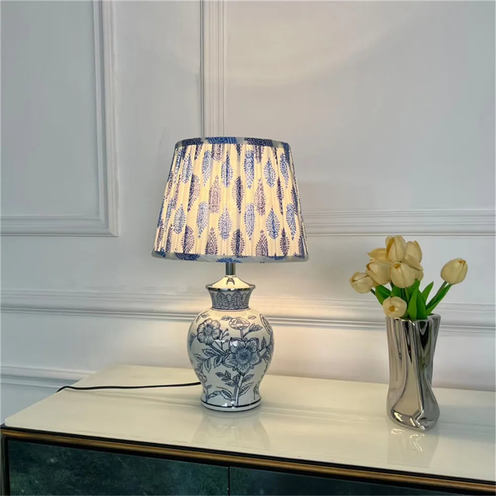 Contemporary Luxury Ceramic Table Lamp LED American Living Room Bedroom Study Villa LED Retro Creativity Bedside Desk Light