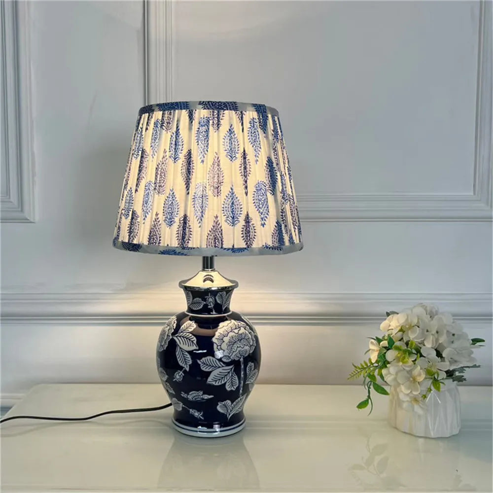 Contemporary Luxury Ceramic Table Lamp LED American Living Room Bedroom Study Villa LED Retro Creativity Bedside Desk Light