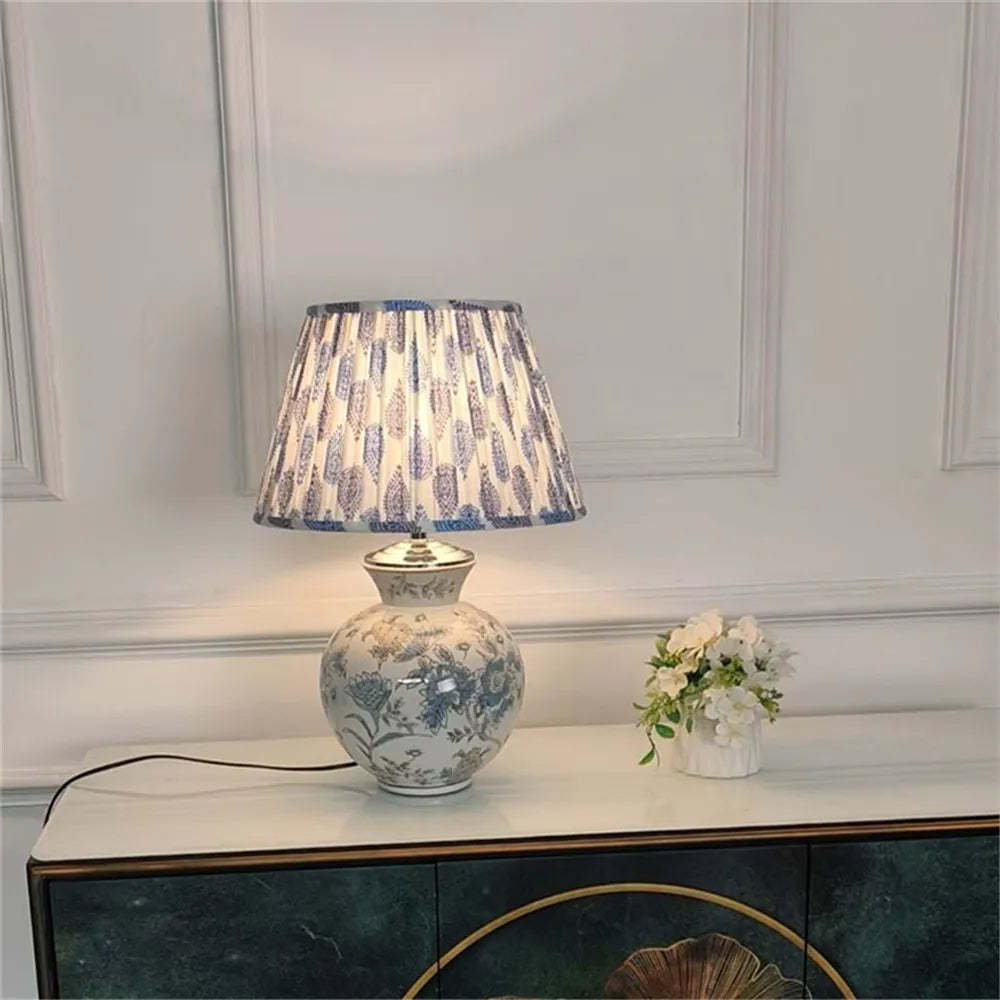 Contemporary Luxury Ceramic Table Lamp LED American Living Room Bedroom Study Villa LED Retro Creativity Bedside Desk Light