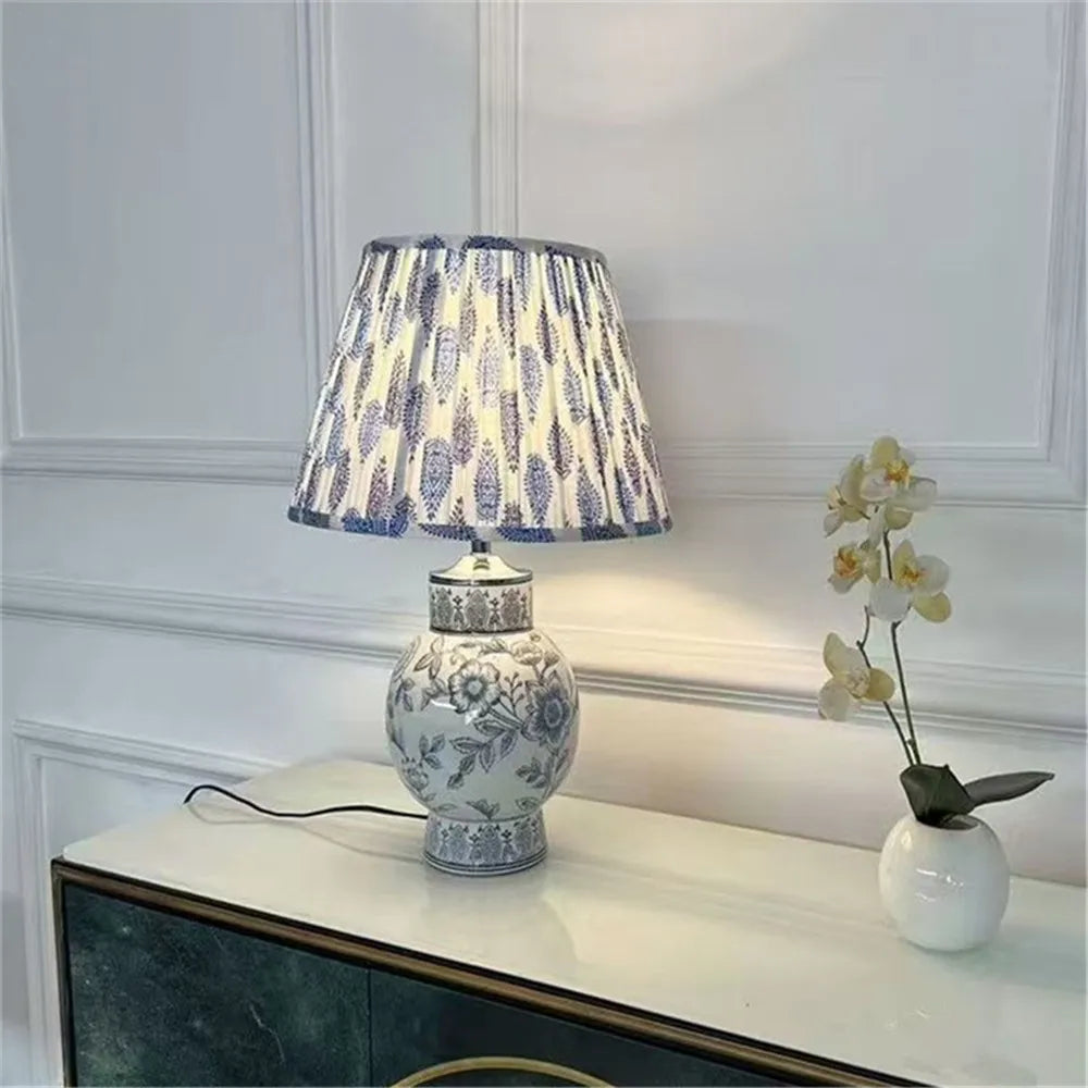 Contemporary Luxury Ceramic Table Lamp LED American Living Room Bedroom Study Villa LED Retro Creativity Bedside Desk Light