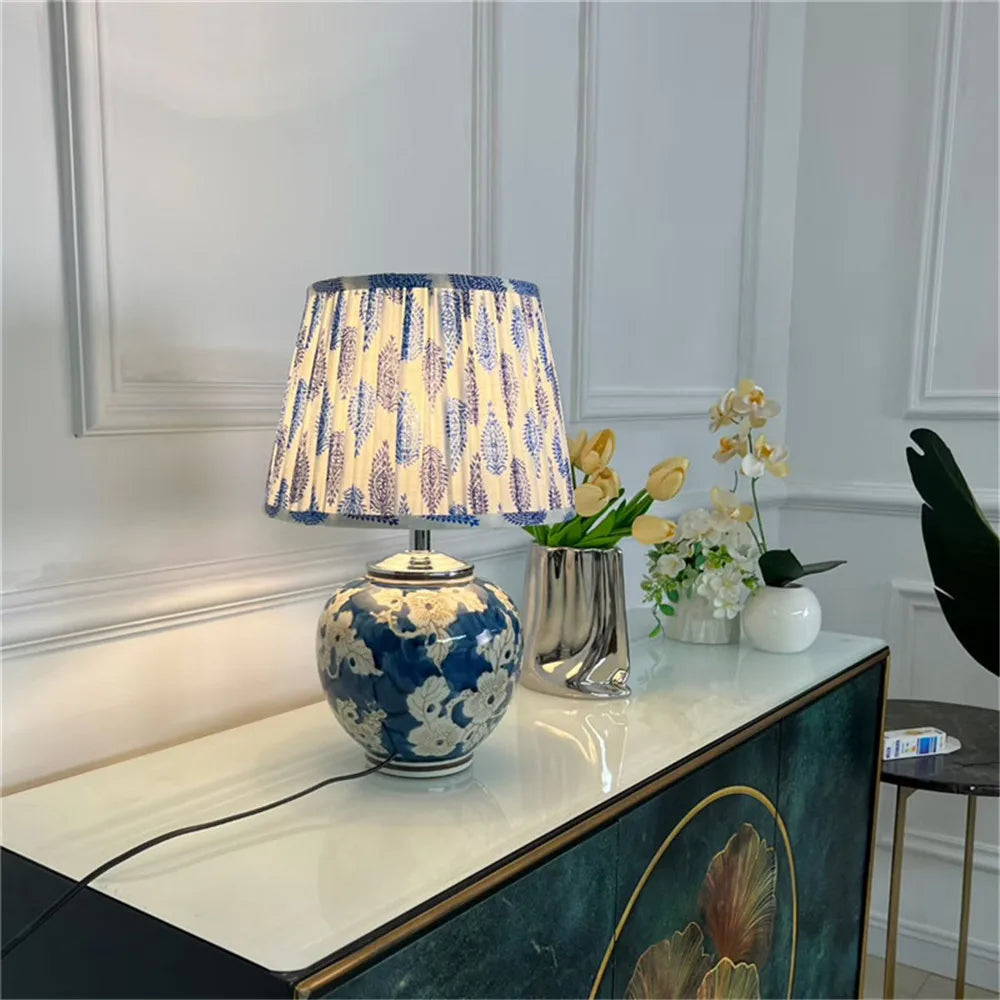 Contemporary Luxury Ceramic Table Lamp LED American Living Room Bedroom Study Villa LED Retro Creativity Bedside Desk Light