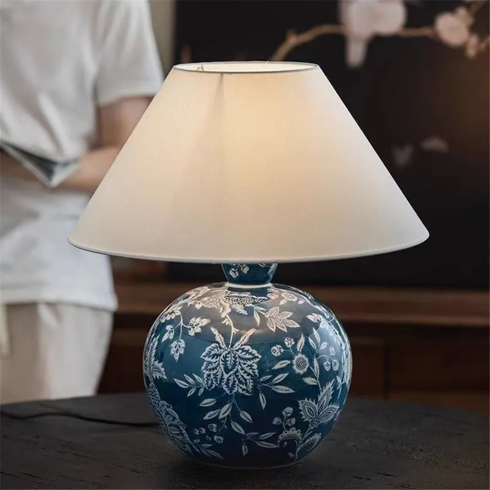 Contemporary Luxury Ceramic Table Lamp LED American Living Room Bedroom Study Villa LED Retro Creativity Bedside Desk Light