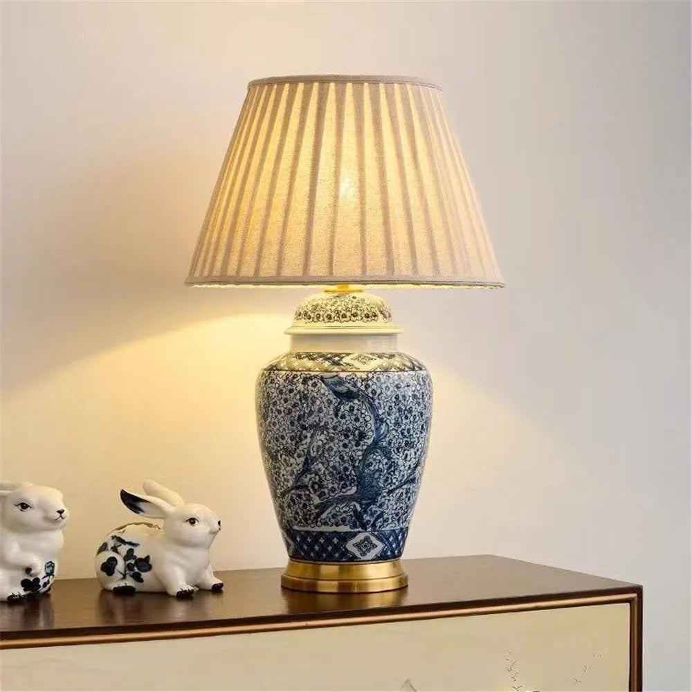 Contemporary Luxury Ceramic Table Lamp LED American Living Room Bedroom Study Villa LED Retro Creativity Bedside Desk Light